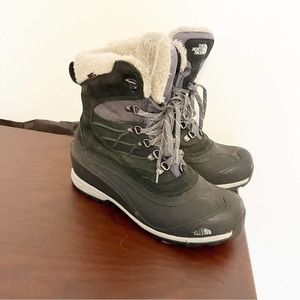 The North Face Woman’s Chilkat 400 Waterproof Snow Boots Black 9.5
